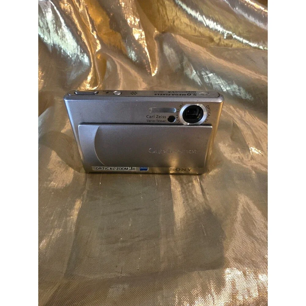 Sony Cyber-shot DSC-T1 5MP Digital Camera Silver Carl Zeiss Bundle Untested